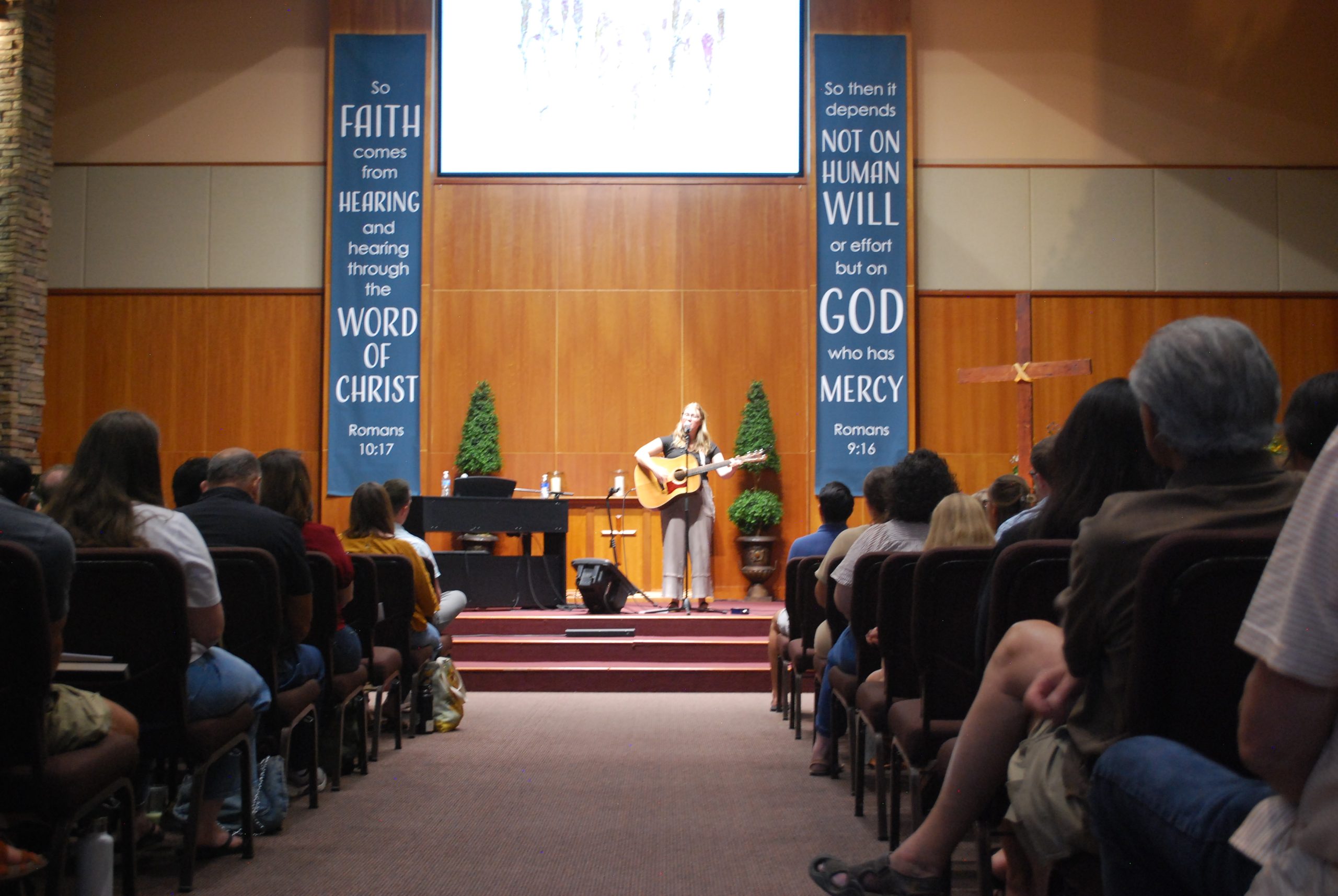 Skye Peterson performing in front of the crowd at Trinity Community Church (Photo by Hannah-Grace Leece, Clovis Roundup).