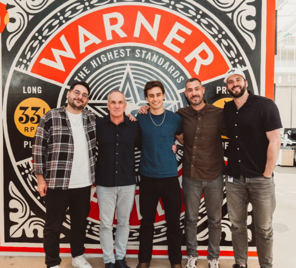 Noah Rinker (middle) with his music team. From left to right: Manager Mike Ferri, Warner COO Tom Corson, Noah Rinker, Warner CEO Aaron Bay-Schuck, Warner A&R Brad Beausir (Photo provided by Noah Rinker).